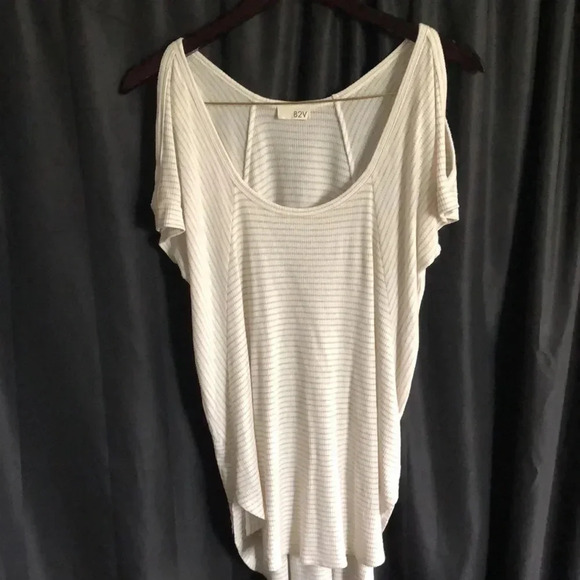 Nordstroms B2V cream Cold Shoulder Hi Low‎ Shirt M - Picture 1 of 5